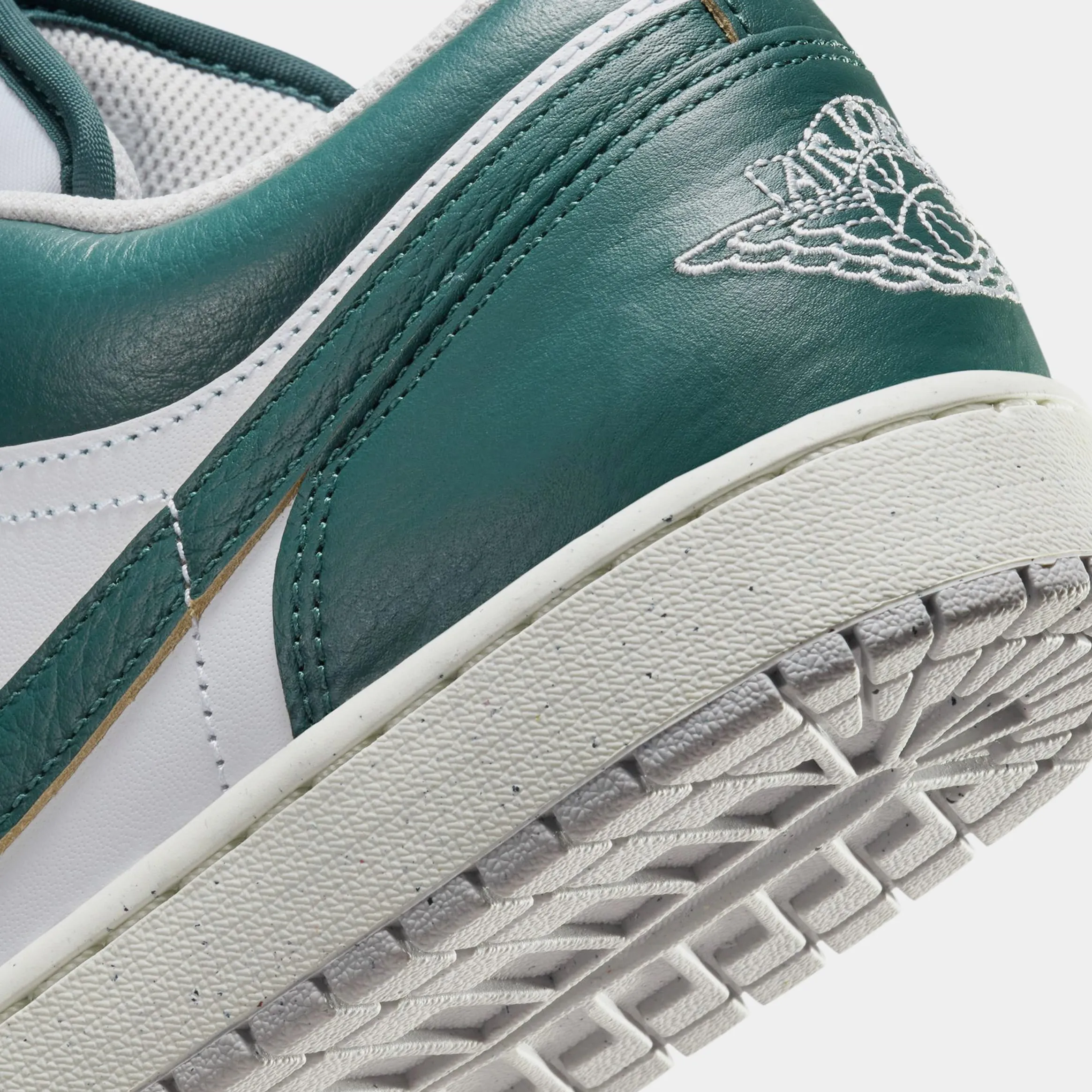 Air Jordan 1 Retro Low SE Oxidized Green Mens Lifestyle Shoes (Oxidized Green/White/Sail/Neutral Grey)